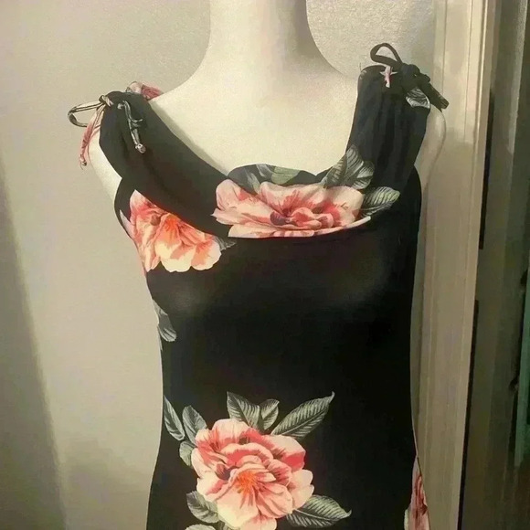Juniors Floral dress in black with floral design in pinks white & green sizeM7-9 - Picture 3 of 9